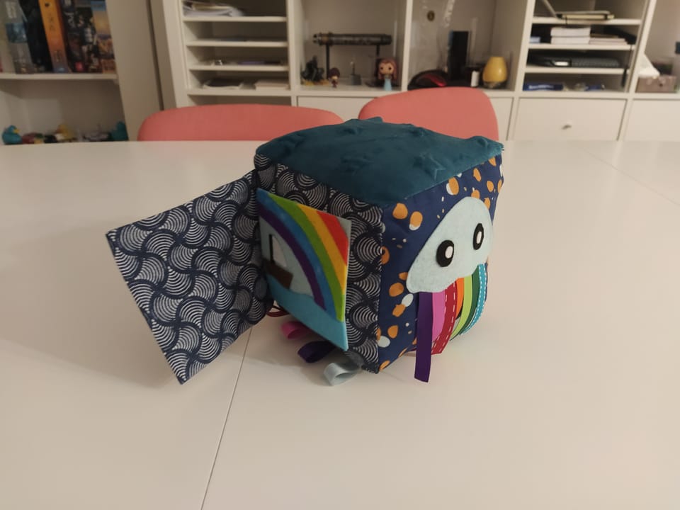 Cube d'éveil de Valentin